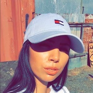 Tommy Hilfiger dad hat